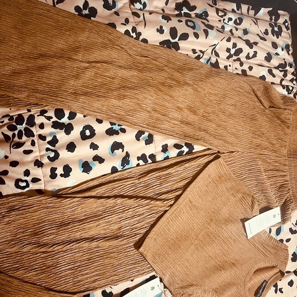 Brown Ribbed Two-Piece Set - Picture 2 of 3